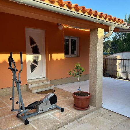 Dora House With Wifi And Outdoor Swimming Pool Βίλα Πούλα Εξωτερικό φωτογραφία