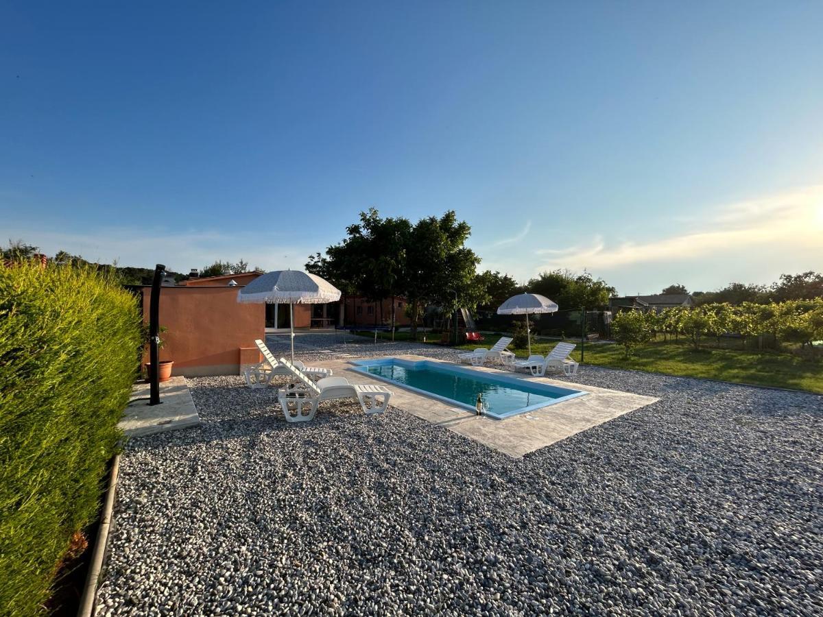 Dora House With Wifi And Outdoor Swimming Pool Βίλα Πούλα Εξωτερικό φωτογραφία