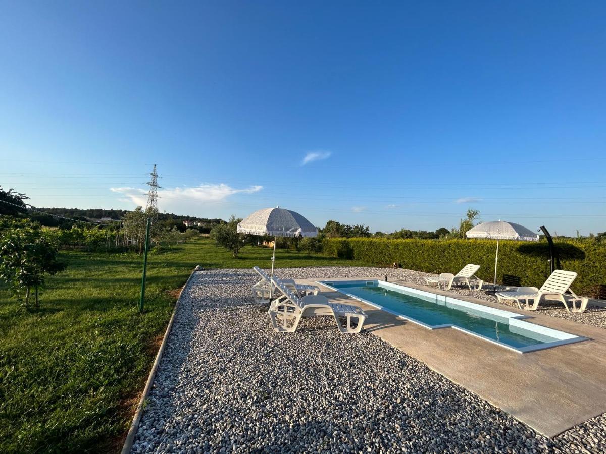 Dora House With Wifi And Outdoor Swimming Pool Βίλα Πούλα Εξωτερικό φωτογραφία