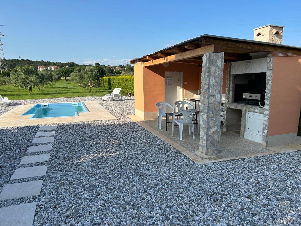 Dora House With Wifi And Outdoor Swimming Pool Βίλα Πούλα Εξωτερικό φωτογραφία