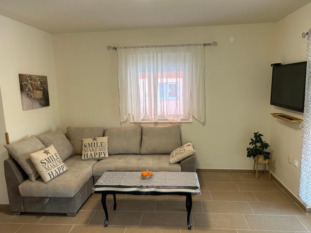 Dora House With Wifi And Outdoor Swimming Pool Βίλα Πούλα Εξωτερικό φωτογραφία