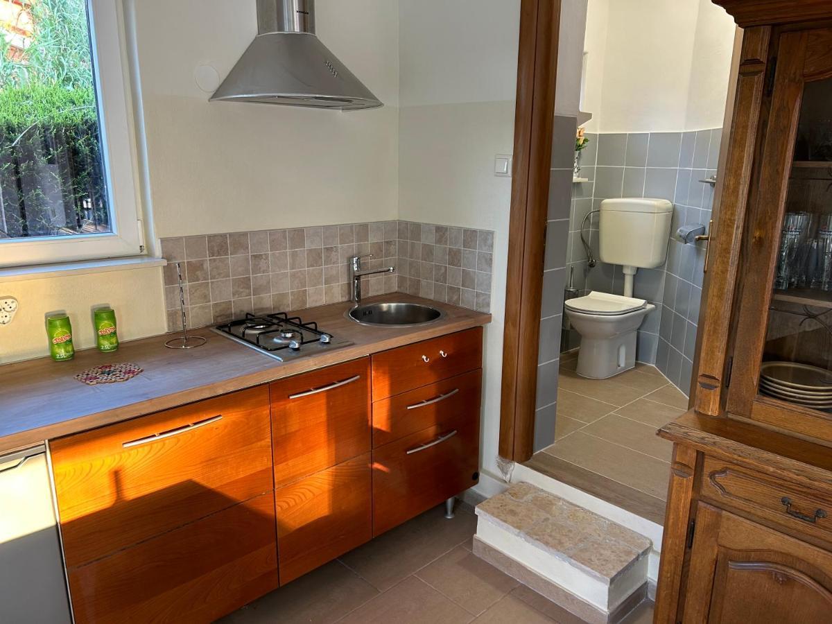 Dora House With Wifi And Outdoor Swimming Pool Βίλα Πούλα Εξωτερικό φωτογραφία