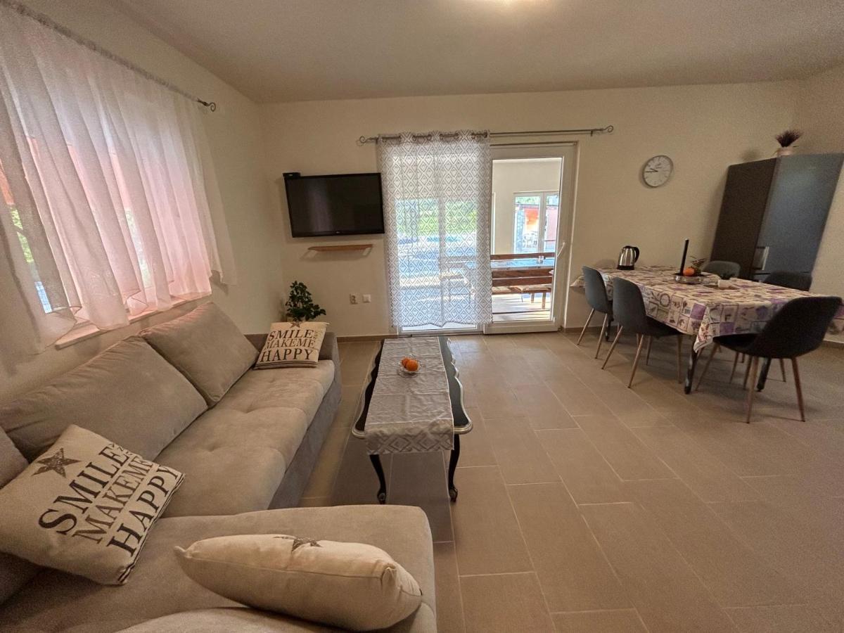 Dora House With Wifi And Outdoor Swimming Pool Βίλα Πούλα Εξωτερικό φωτογραφία