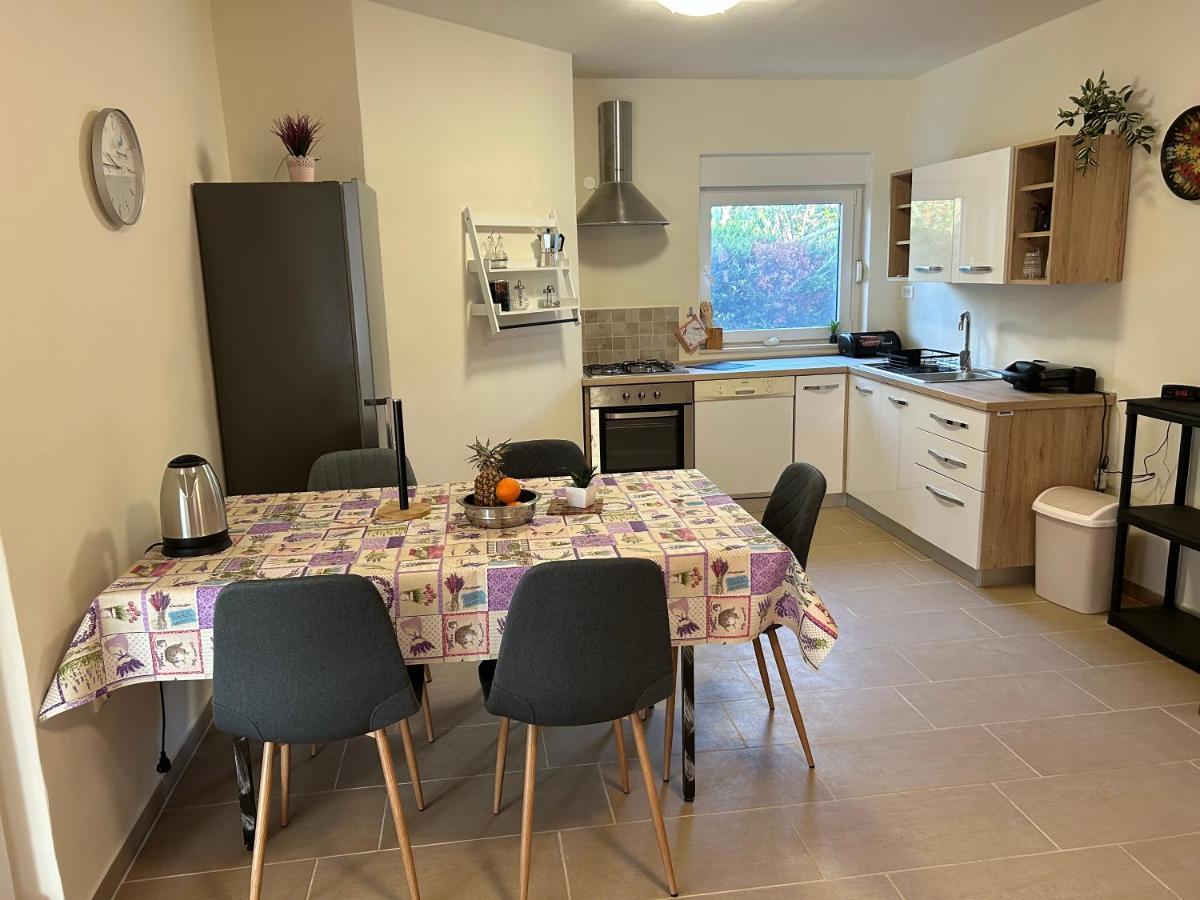 Dora House With Wifi And Outdoor Swimming Pool Βίλα Πούλα Εξωτερικό φωτογραφία