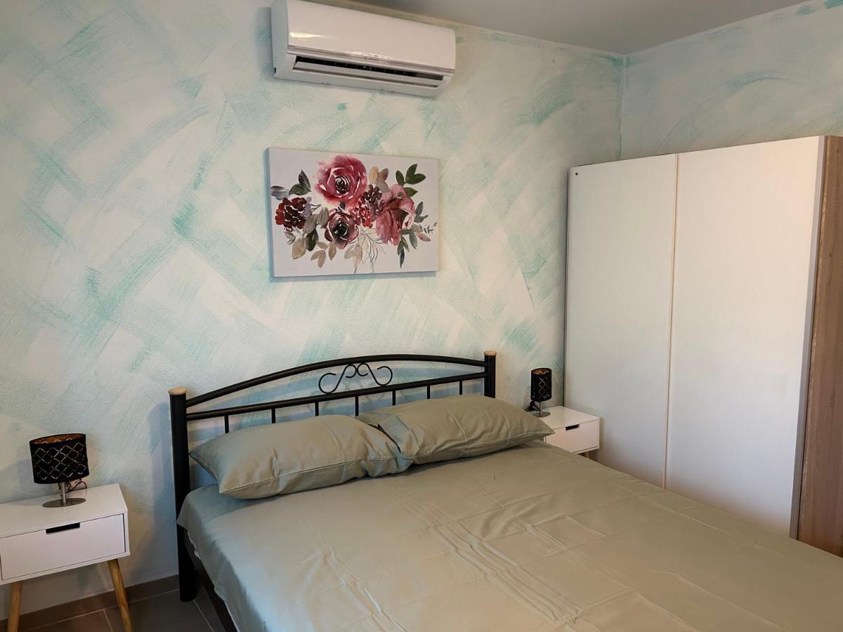 Dora House With Wifi And Outdoor Swimming Pool Βίλα Πούλα Εξωτερικό φωτογραφία